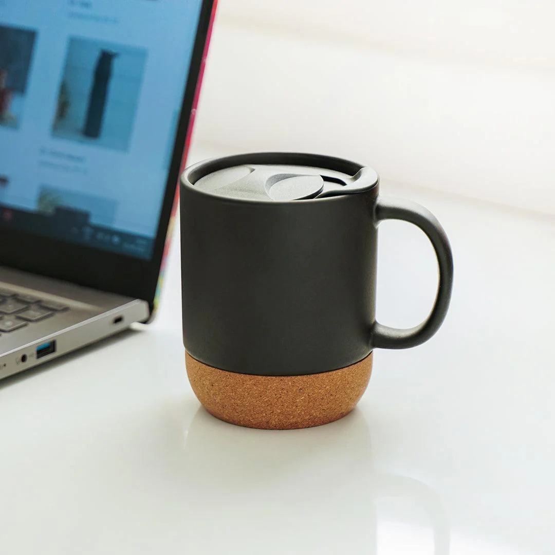 Ceramic mug with cork base